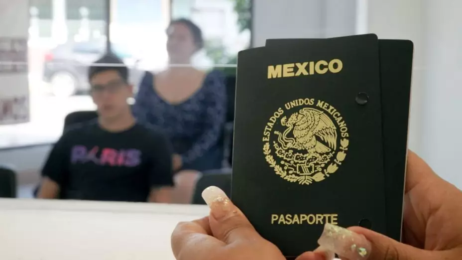 Así puedes sacar cita para el pasaporte mexicano por WhatsApp