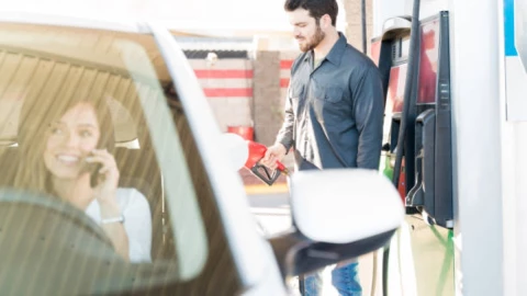 cargando gasolina.jpg