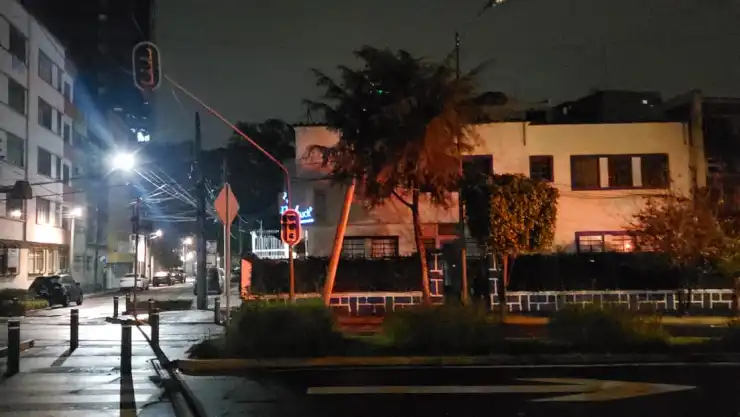 CAÍDA DE POSTE ANZURES.jpeg