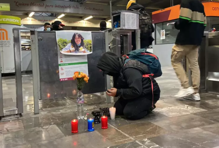 Realizan altar en Metro CU para pedir justicia por Yaretzi Adriana