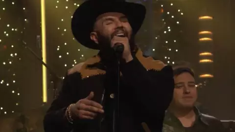 Carin León en The Tonight Show