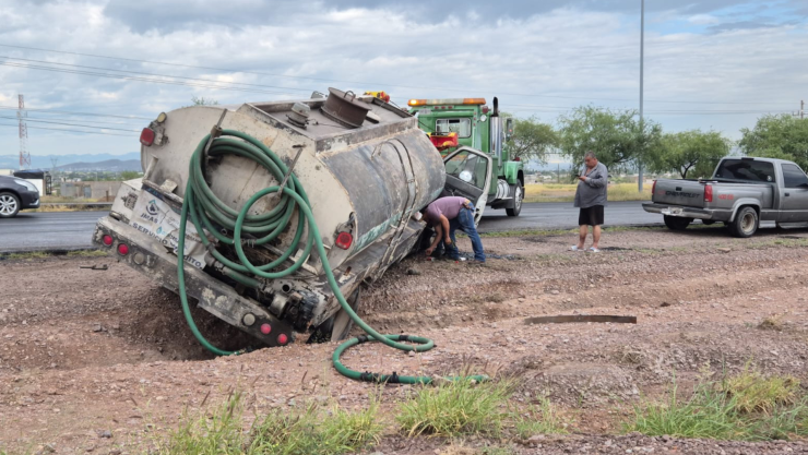 volcadura pipa Cereso.jpg