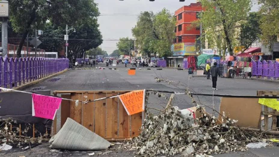 Se mantiene bloqueo en Av. Vidal Alcocer en la alcaldía Cuauhtémoc