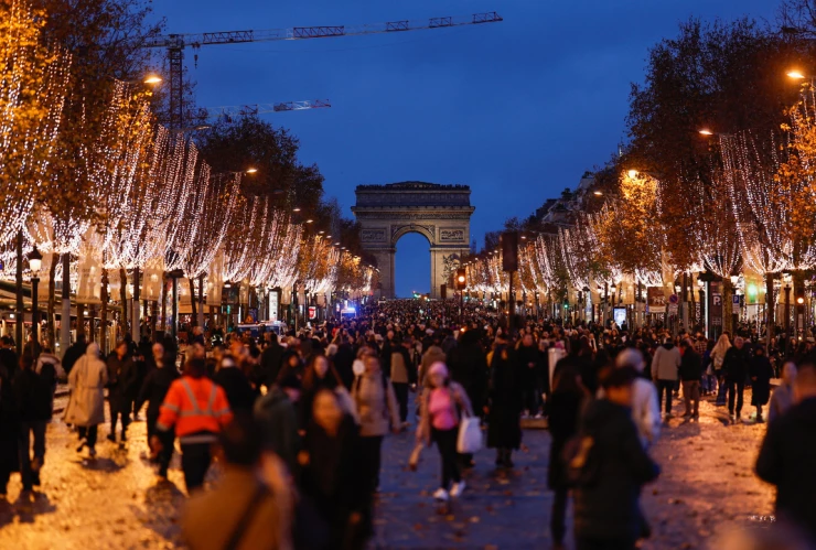 Campos Elíseos en París sin celebraciones de año nuevo
