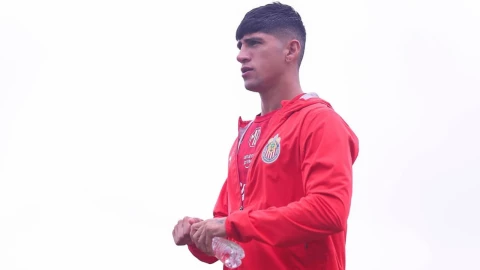 Alan Pulido es suplente para Milito