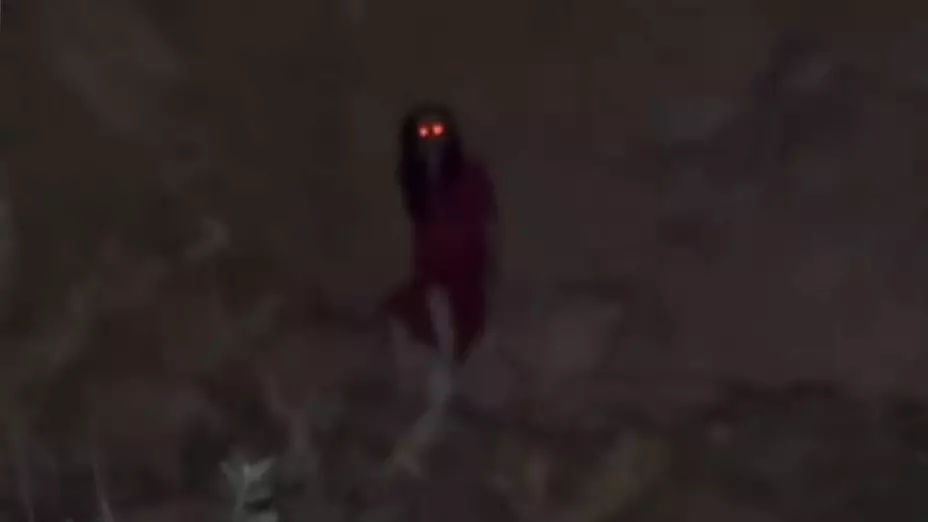 Bruja haciendo ritual