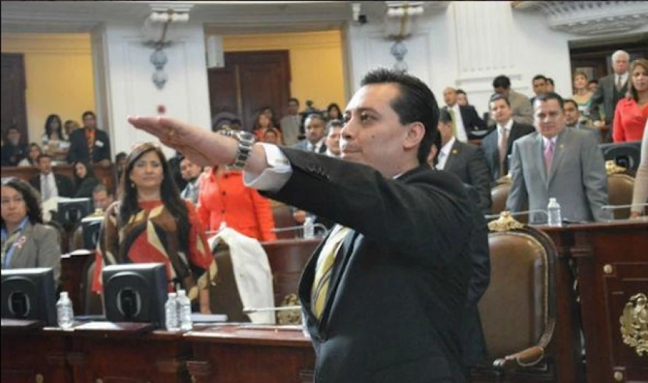 También se le cuestiona: ¿Para qué fines necesita usted a un grupo de sicarios a su servicio?