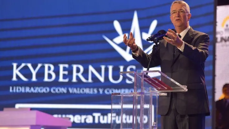 Ricardo Salina Pliego en evento Recupera tu Futuro