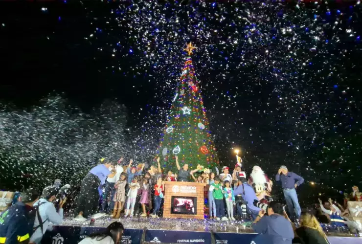 Arranca la NAVIDAD en el Fraccionamiento del Parque: Así se vivió el encendido del árbol navideño