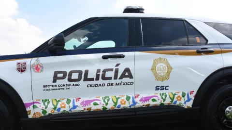 Policías de CDMX, bajo investigación por tener actos sexuales en patrulla.