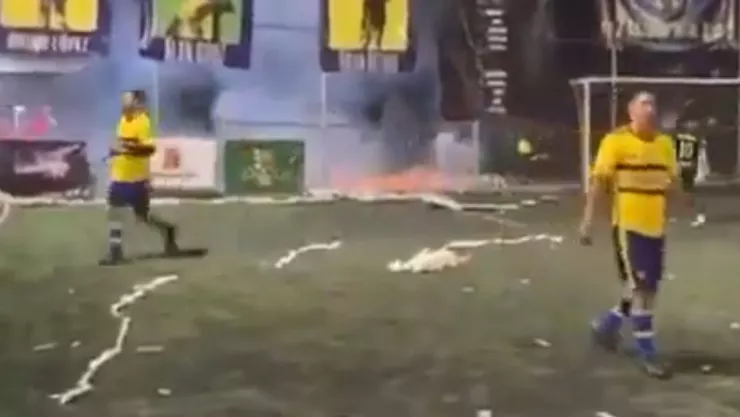 Explosión de pirotecnia en partido de fútbol