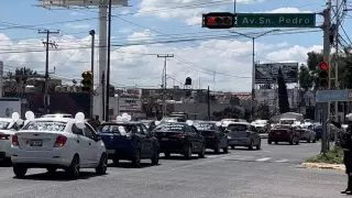 Tráfico en bulevar Aeropuerto y Manuel J. Clouthier León, Guanajuato
