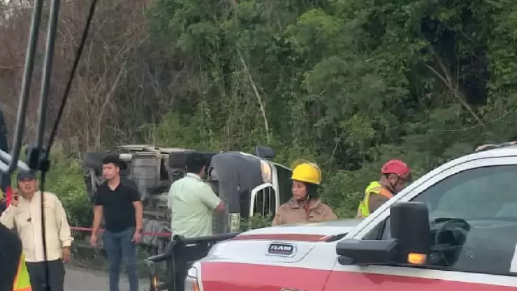 Choque en carretera Puerto Morelos- Playa del Carmen deja un muerto y varios heridos.jpg