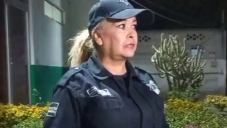 Mujer policía salva a una niña de 2 años de morir de un paro respiratorio en Tlaquepaque