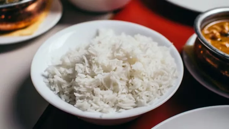 cómo ayuda el agua de arroz a las plantas.jpg