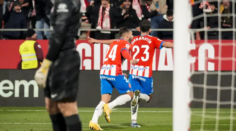 El Girona festeja el triunfo ante el Atlético de Madrid