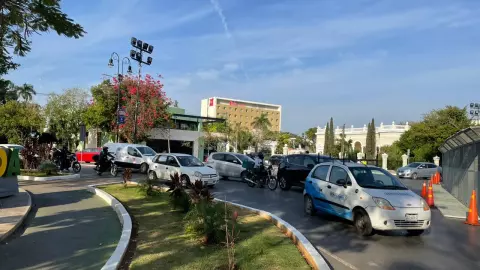 Cierre de calles en Prolongación Montejo provoca tráfico