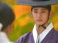 Finalmente, la conexión entre Yi-hwa y Song-yi se consolida como misterio romántico: una línea invisible que conecta almas separadas por siglos, pero posiblemente destinadas a entrelazarse.