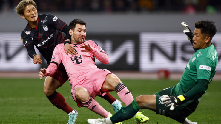 Lionel Messi ante el Vissel Kobe