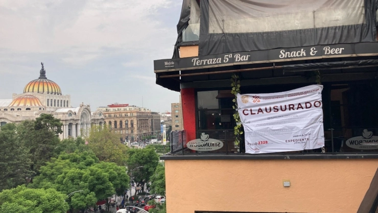 Clausuran bares de avenida Juárez por venderle alcohol a adolescentes