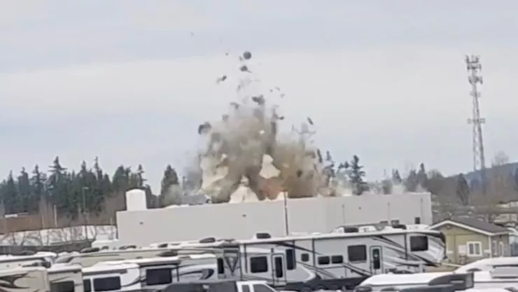 Explosión en planta de Oregon deja herido y daños en viviendas cercanas