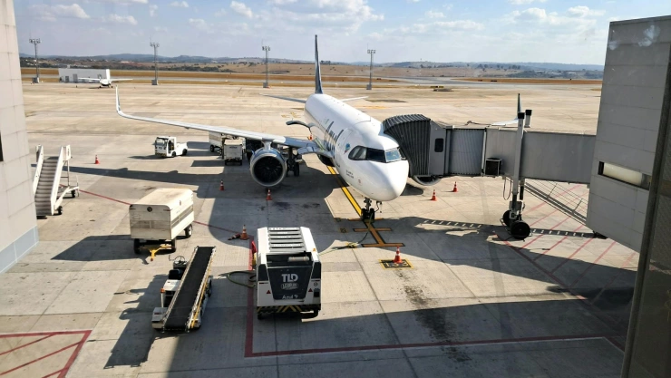 Vuelos cancelados y suspendidos en el mundo por el tsunami provocado por un sismo en Rusia.jpg