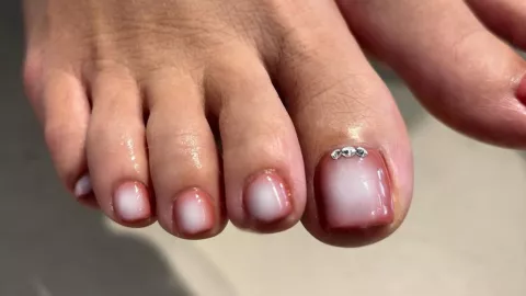 uñas para pies aura pedicure abril 2026