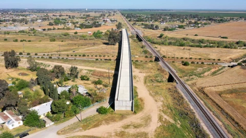 Las cr&iacute;ticas a California por un puente ferroviario de alta velocidad