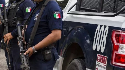 Abandonan un muerto a espaldas de plaza comercial en Tijuana