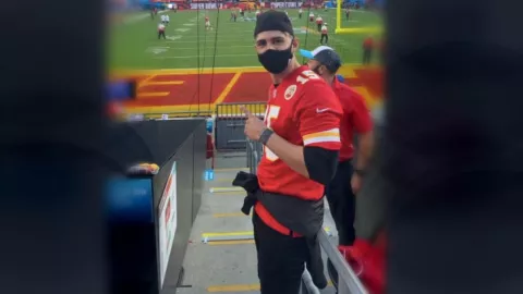 Alan Pulido en el super bowl LV