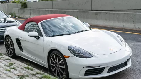 El Porsche que Jesús Corona trajo desde Europa y actualmente usa en México