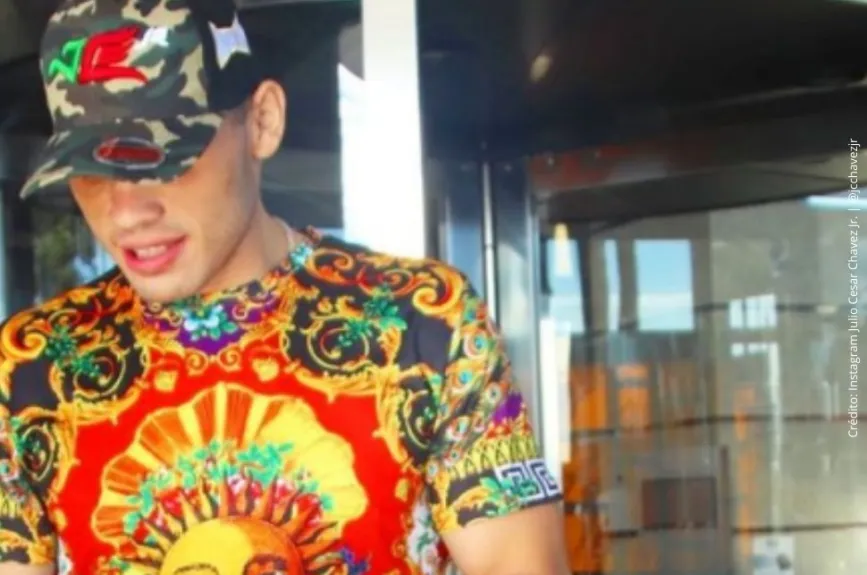 Julio Cesar Chavez Jr. muy colorido..jpg