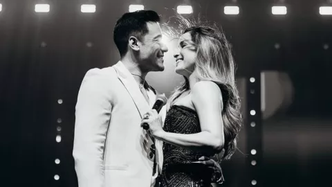 La romántica razón por la que Carlos Rivera y Cynthia Rodríguez tuvieron una boda de ensueño en los viñedos de España.jpg