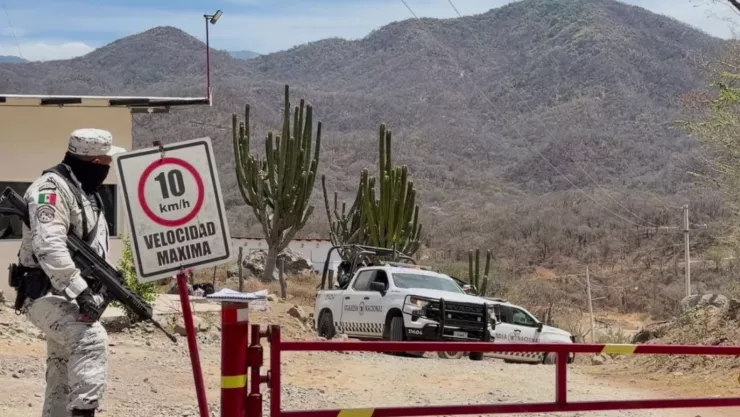 Esperan rescate del cuarto minero atrapado en la mina Santa Fe en Rosario..jpg