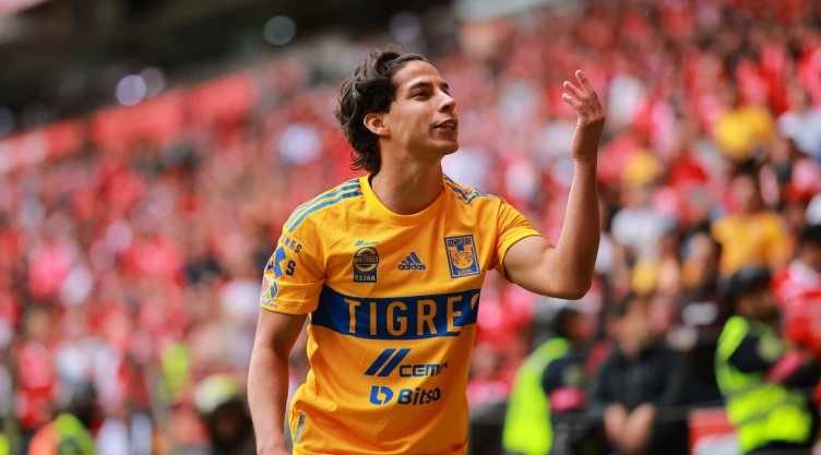 Diego Lainez consigue su segundo título de liga con Tigres