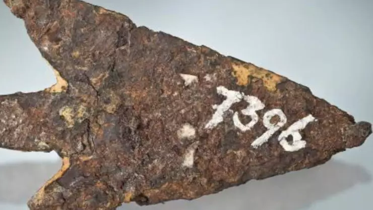Punta de flecha prehistórica fue fabricada con material extraterrestre