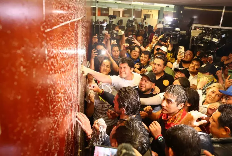 VIDEO El momento exacto en que manifestantes ingresaron al Pleno del Senado hoy 10 de septiembre