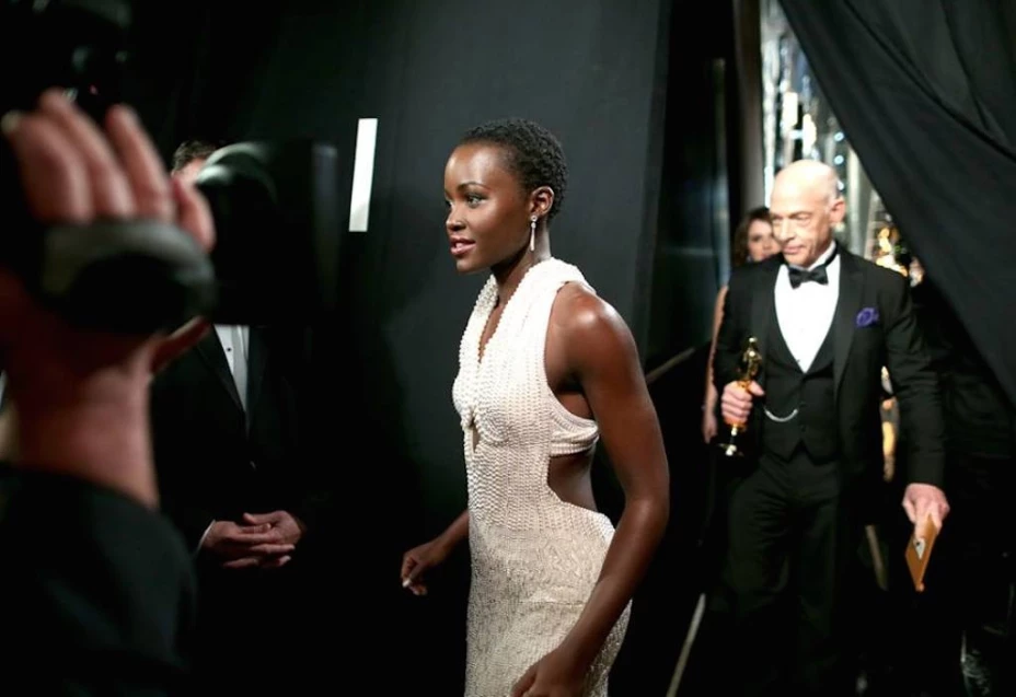 Lupita Nyong’o en la entrega de los Oscar 2015