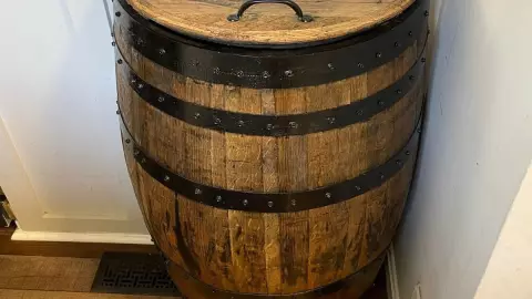 4 ideas para reemplazar el bote de basura de tu baño por opciones rústicas