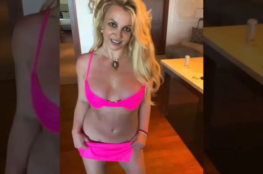 Britney bikini rosa.jpg