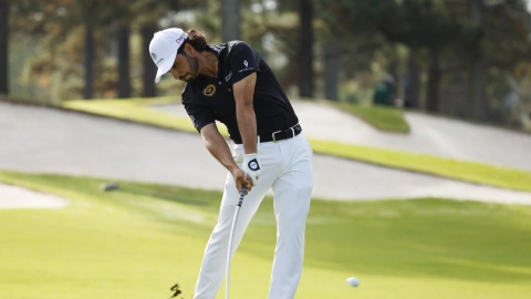Abraham Ancer está a diez golpes del líder Dustin Johnson