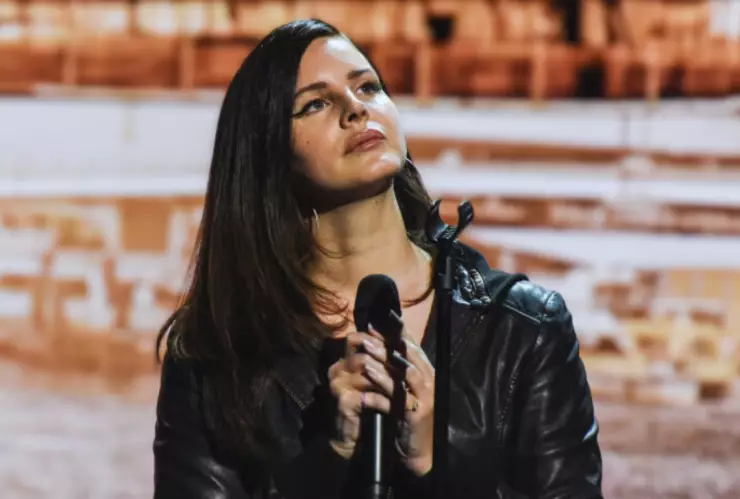 Outfits perfectos para asistir a los conciertos de Lana del Rey en México.