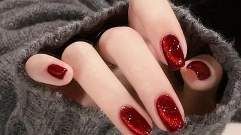 Ojo de gato - Diseños de uñas para San Valentín 2026