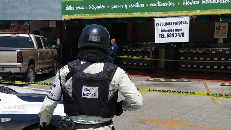 Un hombre fue asesinado frente a su hijo al interior de un local del mercado Hidalgo en Tijuana, BC.