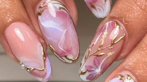 Petal nails en técnica blooming gel en tendencia para primavera 2026