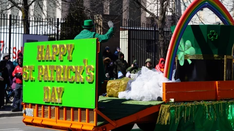 Una carroza en el desfile de San Patricio en Chicago.
