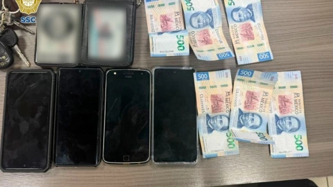 Capturan a extorsionadores de tianguis en CDMX que se disfrazaban del Poder Judicial
