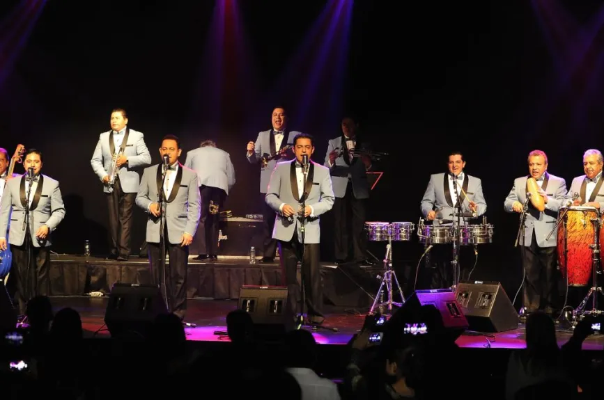 Y será “Sabor a mí" al estilo de la increíble Sonora Santanera.