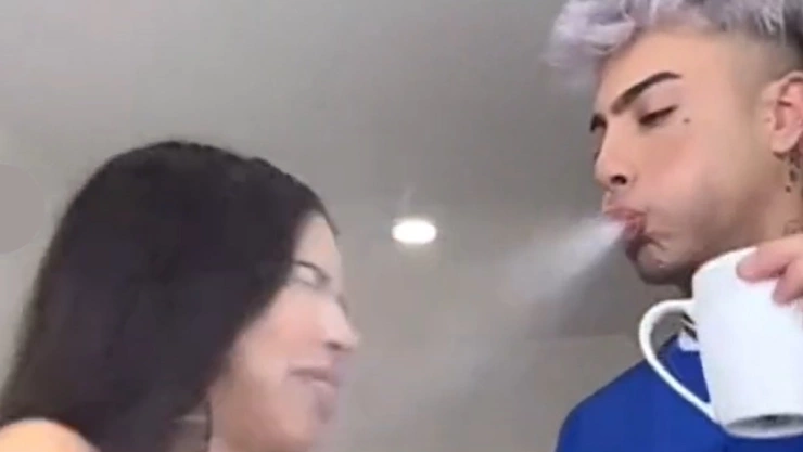 naim le escupe en la cara a yeri mua