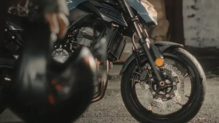 Así puedes conocer la fecha de caducidad de tu casco de motociclista